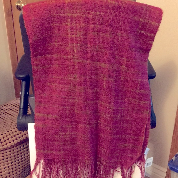 New Woven Scarf with Tassels - Picture 3 of 4